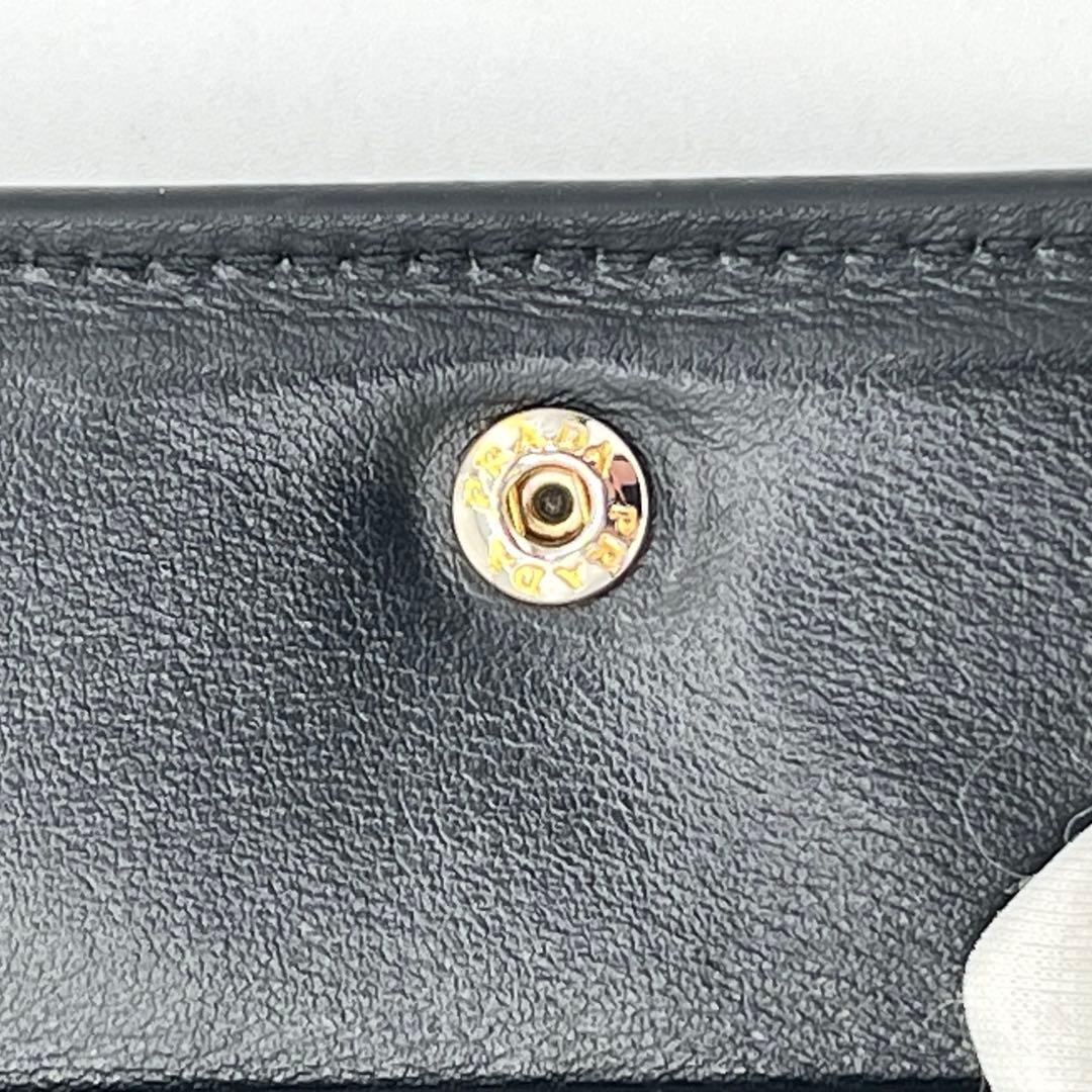 PRADA 二つ折り財布　サフィアーノレザー　ゴールド金具　ブラック