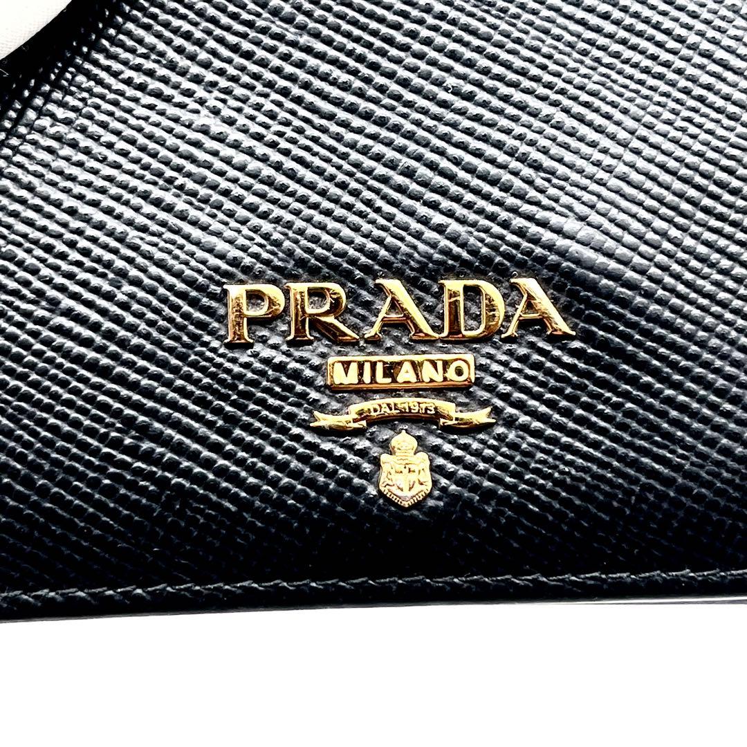 PRADA 二つ折り財布　サフィアーノレザー　ゴールド金具　ブラック