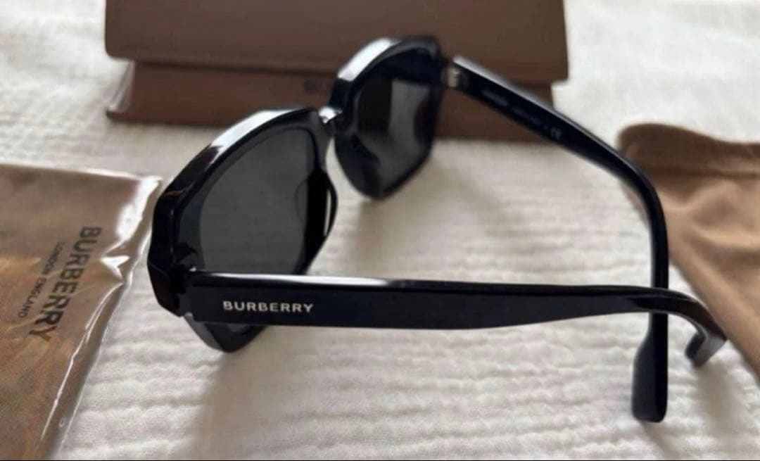 【美品】BURBERRY ブラック サングラス ケース付き