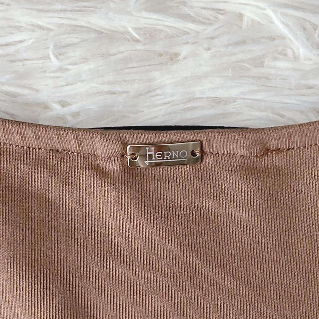 【新品タグ付き】Herno ブラウン ロゴグラフィックTシャツ 半袖　42サイズ