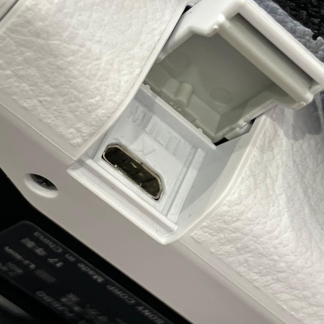P*読様 通電未確認 Sony HDR-PJ680ハンディカム ビデオカメラ 白