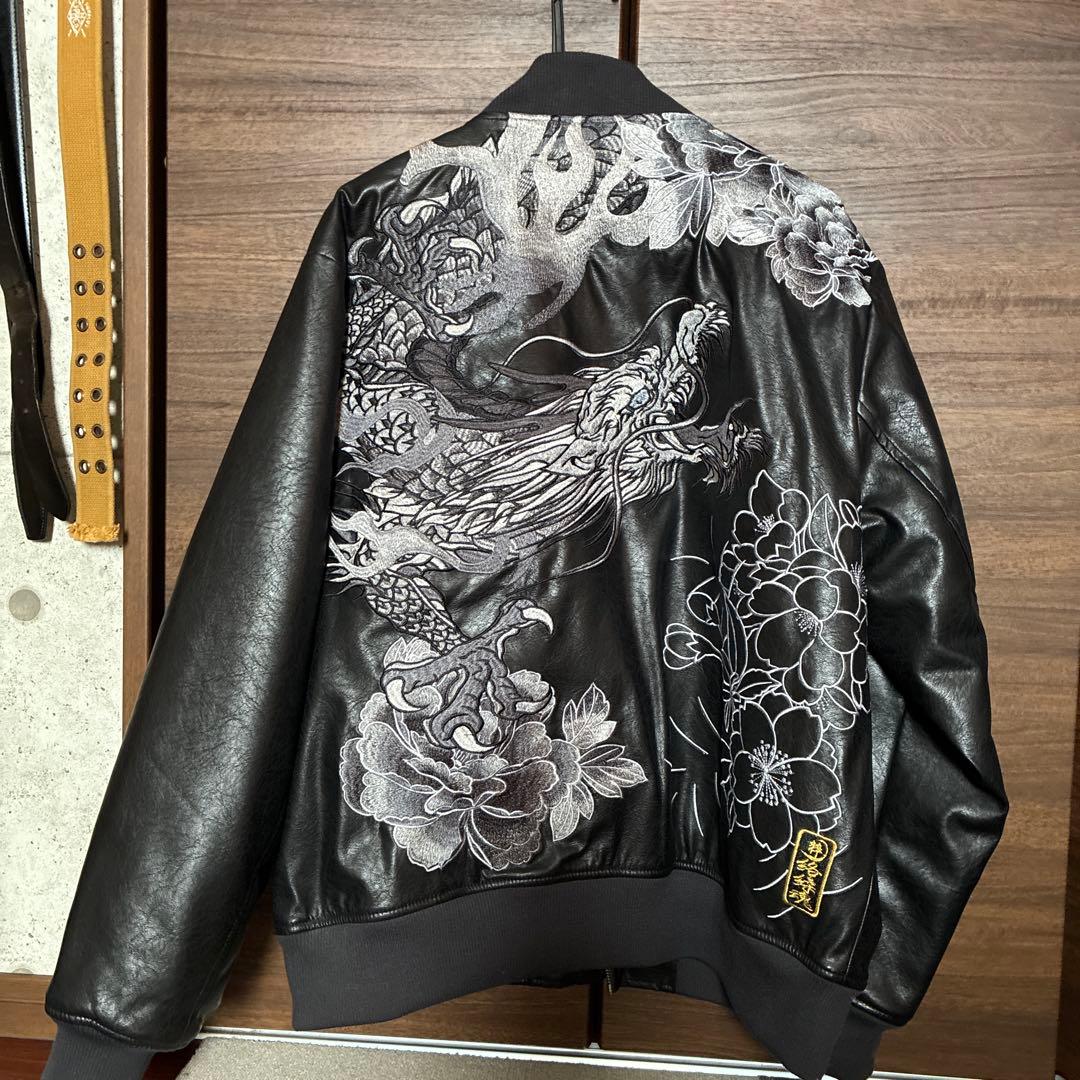 存在感抜群 絡繰魂　総刺繍革ジャン