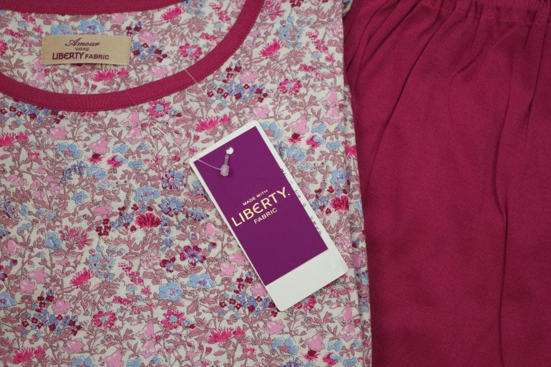 【新品】リバティ LIBERTY fabric　春秋物パジャマ（LL)　日本製