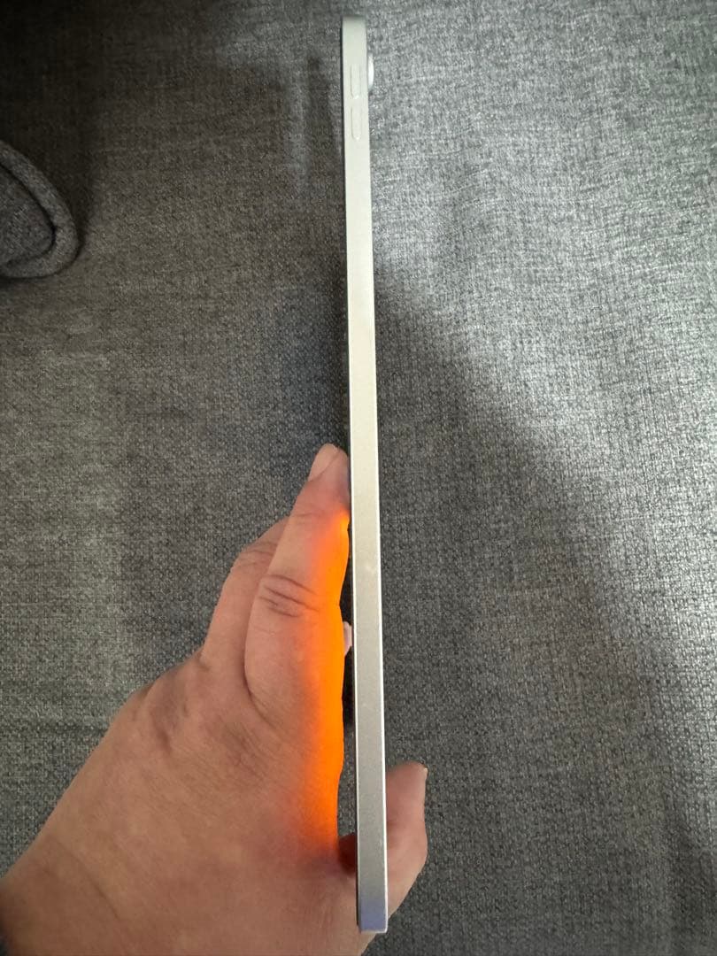 Apple iPad (第10世代) Wi-Fi 64GB シルバー 美品