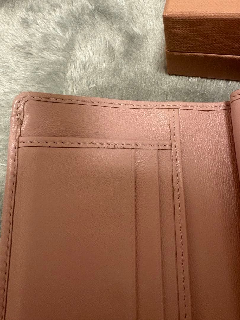 miumiu マテラッセ ナッパレザー 三つ折り財