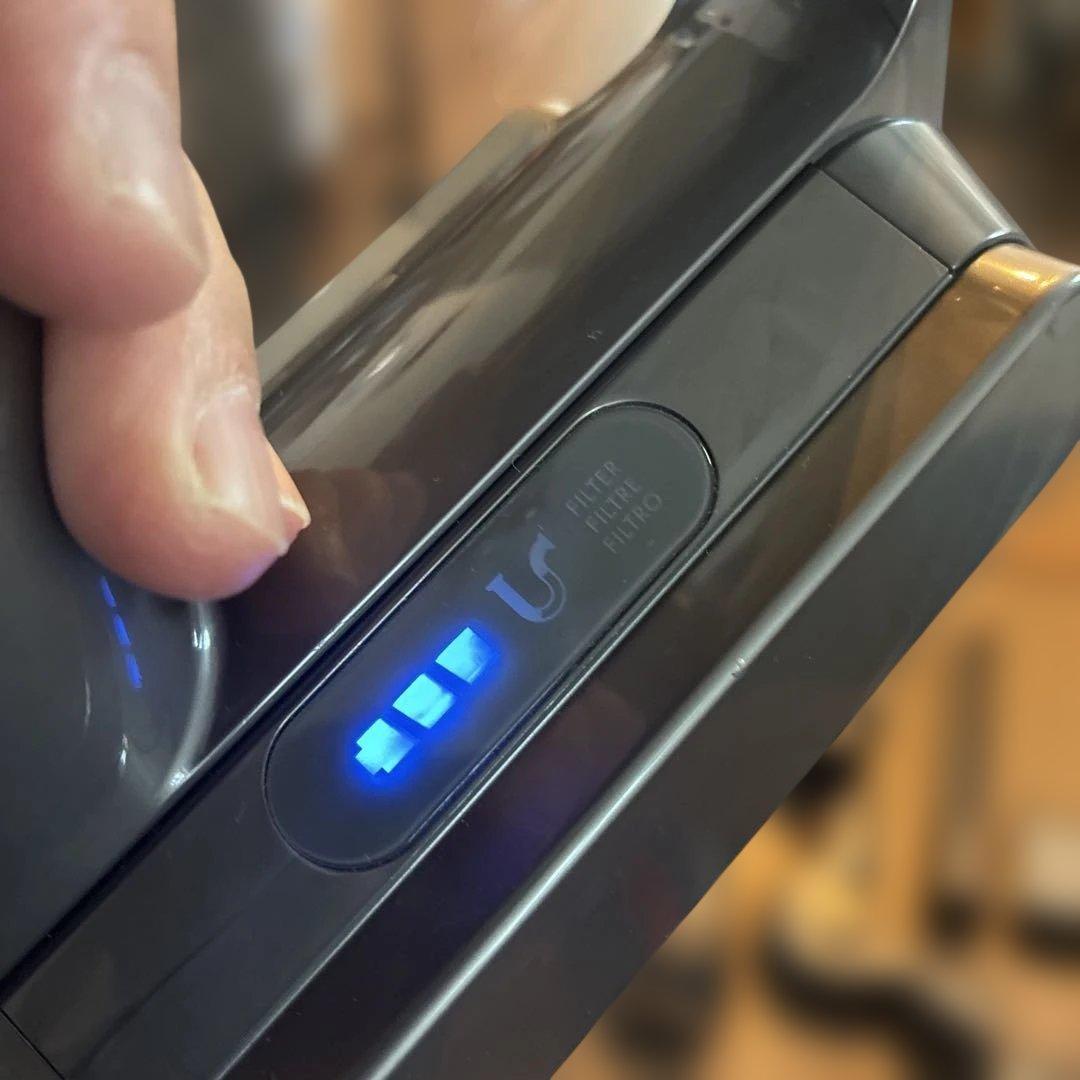 Dyson v10スティッククリーナー 本体 各種アタッチメント付き