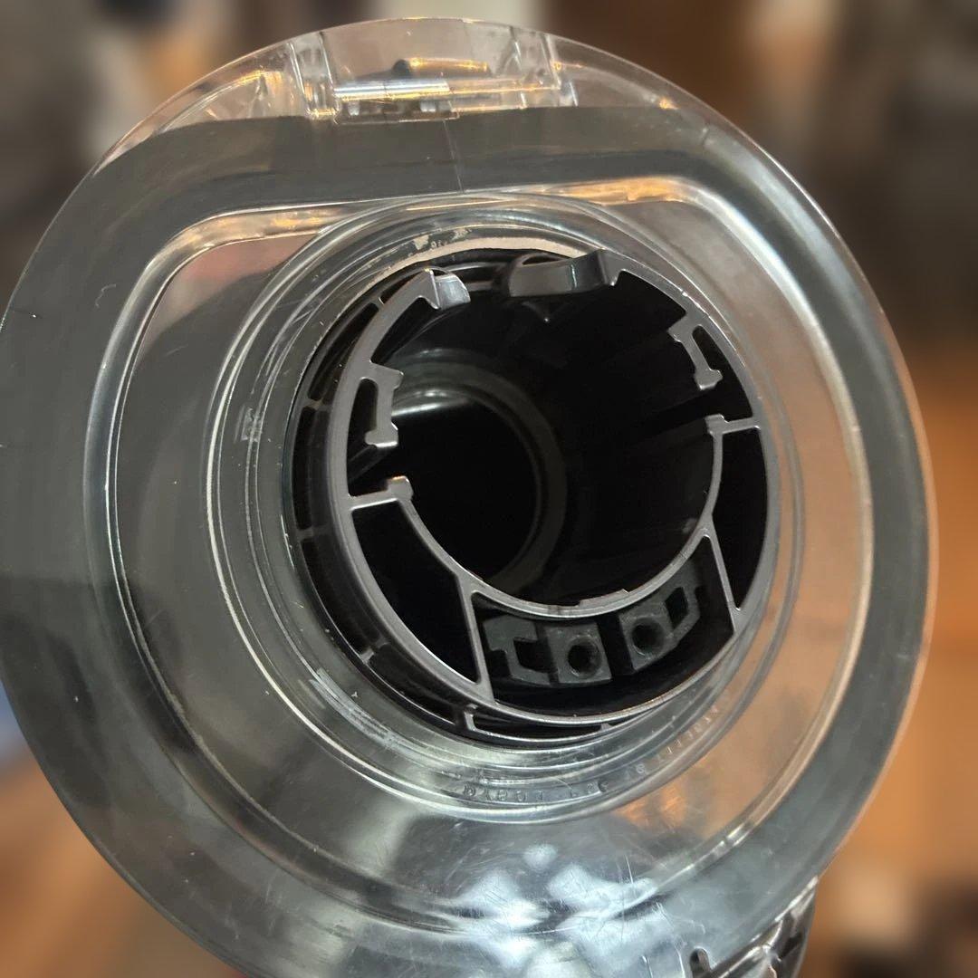 Dyson v10スティッククリーナー 本体 各種アタッチメント付き
