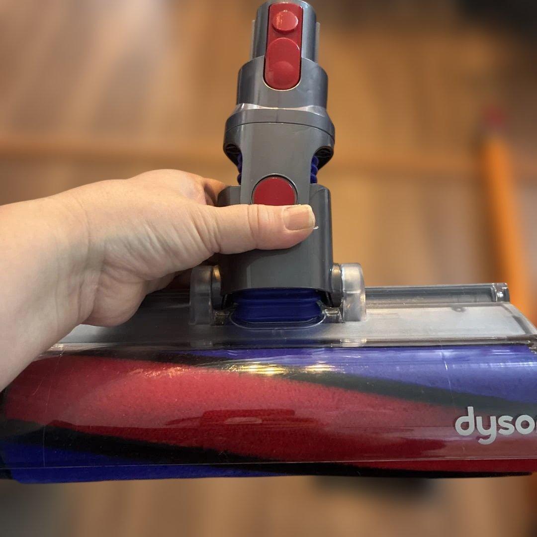 Dyson v10スティッククリーナー 本体 各種アタッチメント付き