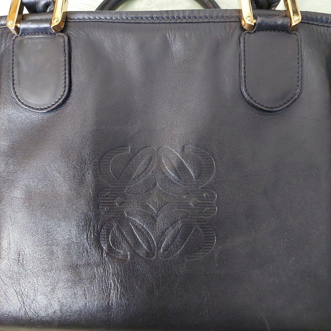 ロエベ 黒のレザーボストンバッグ
