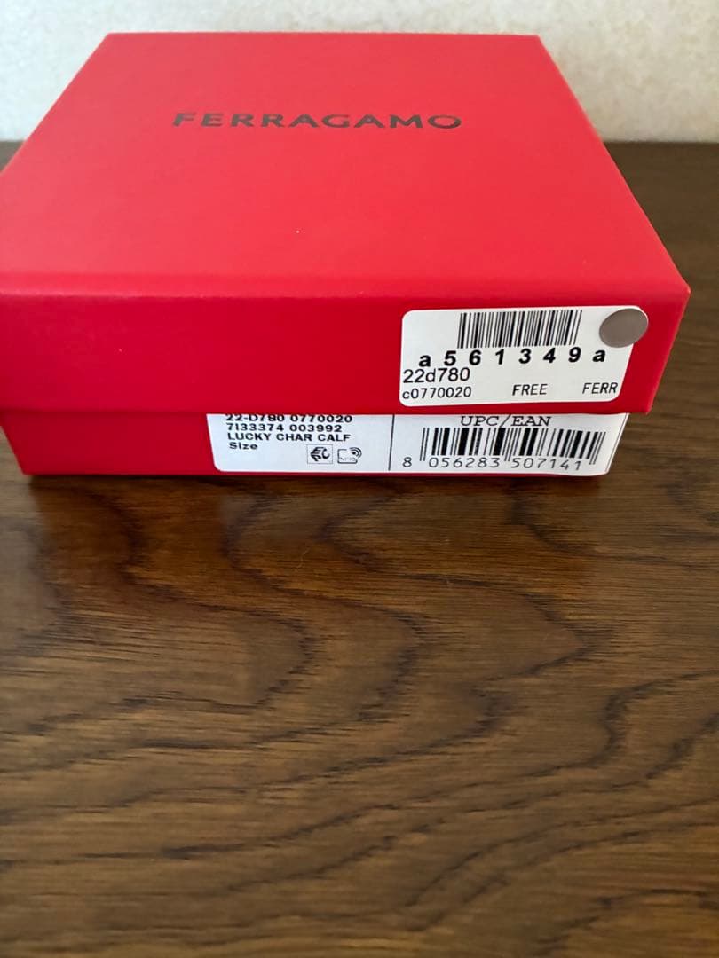 FERRAGAMO 二つ折り財布 ラッキーチャーム