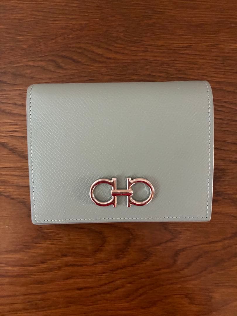 FERRAGAMO 二つ折り財布 ラッキーチャーム