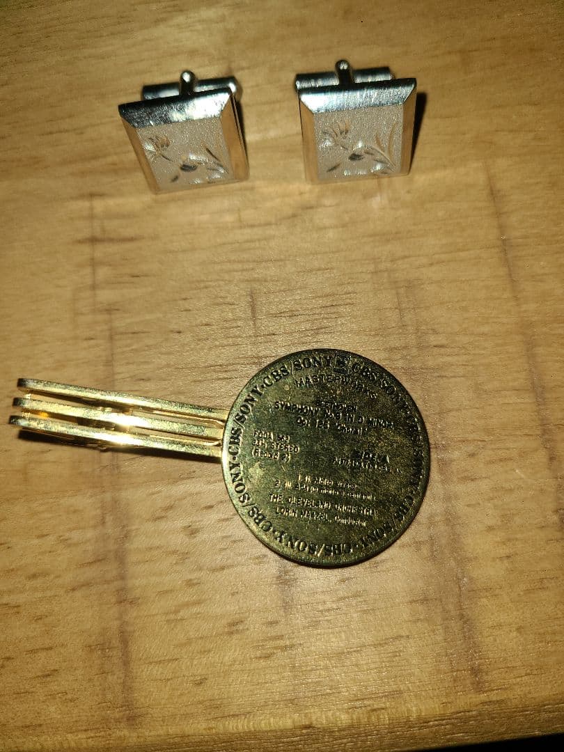 希少　骨董品：大日本帝国時代バッチ&オリンピック記念メダル　おまけつき
