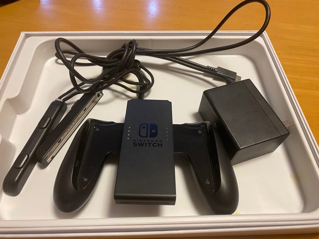 Nintendo Switch 本体 青と赤のJoy-Con ポケモンケース付き