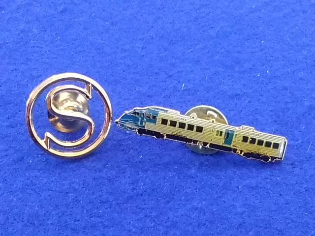 ＪＲ九州の客室乗務員が着けていた【ソニック】のピンズ