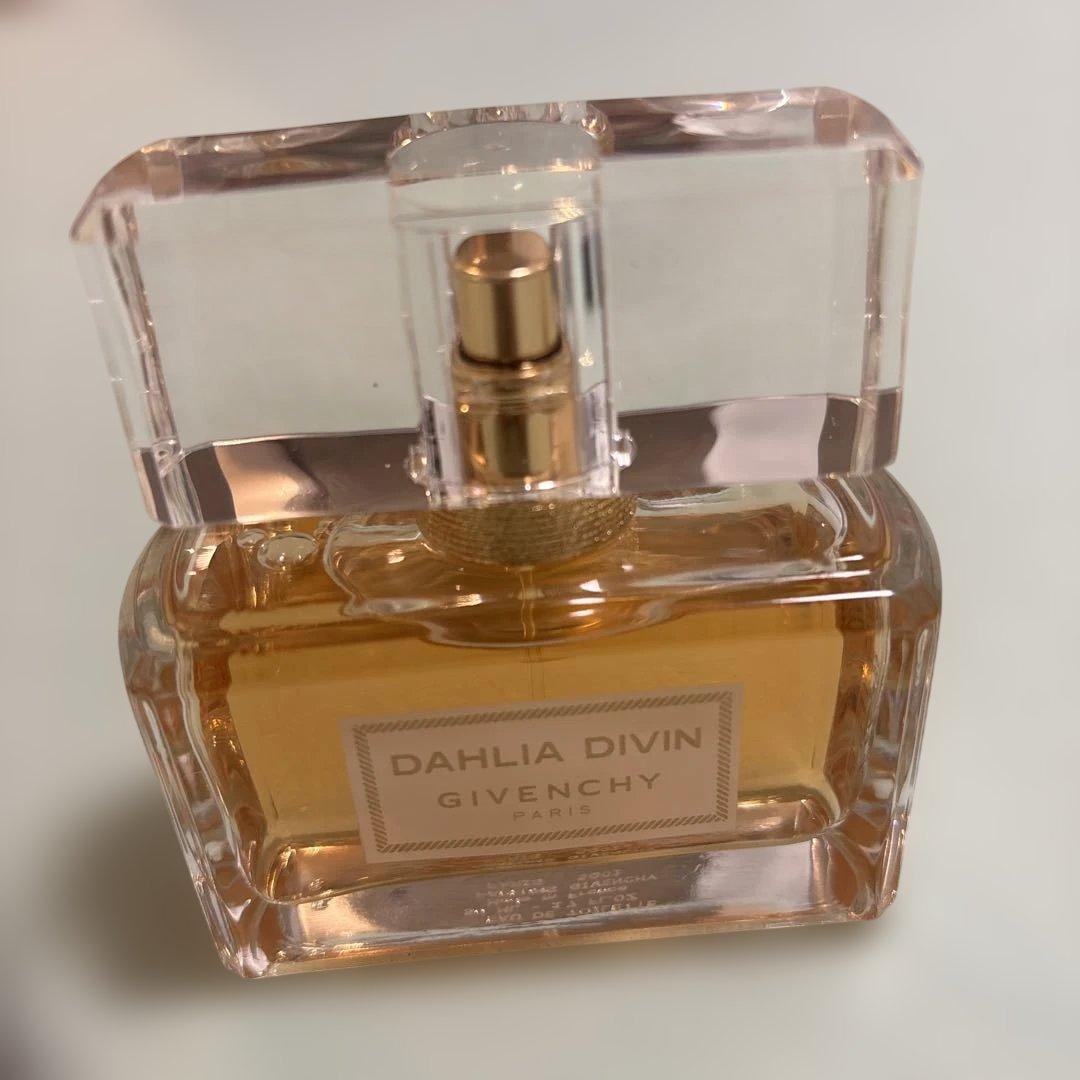 GIVENCHY DAHLIA DIVIN オードパルファム 50ml