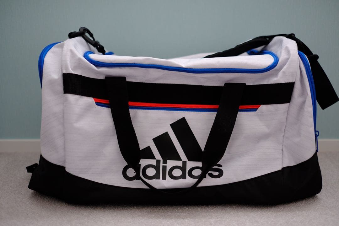 【美品】adidas ダッフルバッグ 48リットル〈ホワイト〉