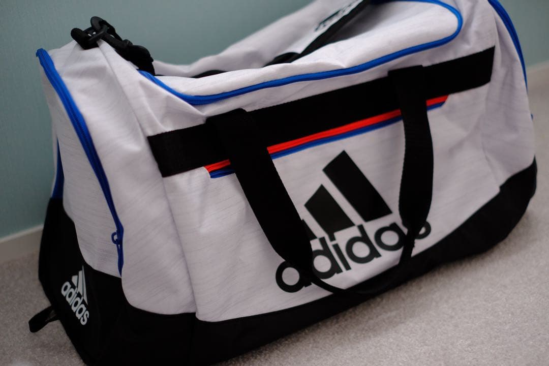 【美品】adidas ダッフルバッグ 48リットル〈ホワイト〉