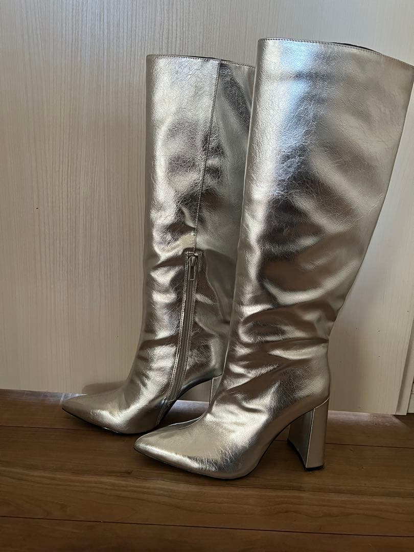 ご希望価格にお値下げZARA シルバー ロングブーツ 太ヒール