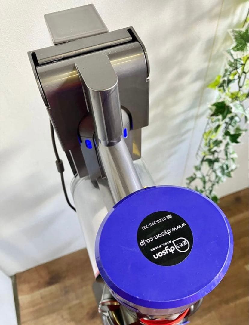 Dyson ダイソン V8 SV10 コードレスクリーナー スタンド付き