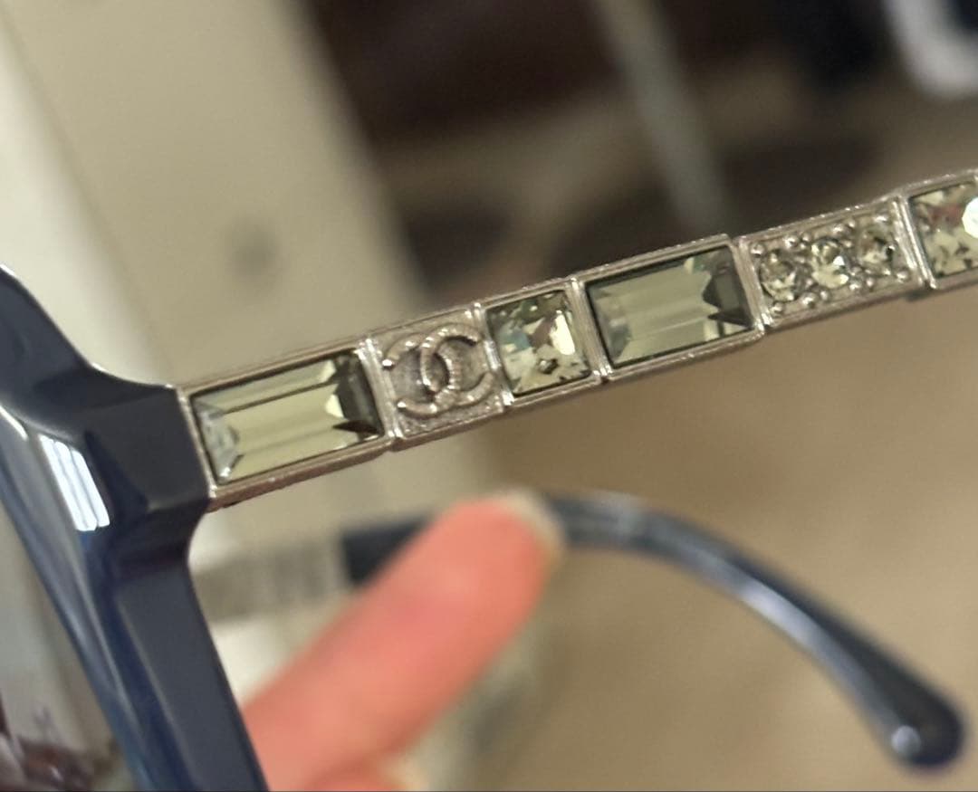 シャネル　サングラス　紺色　サイドのストーン希少　レア　美品