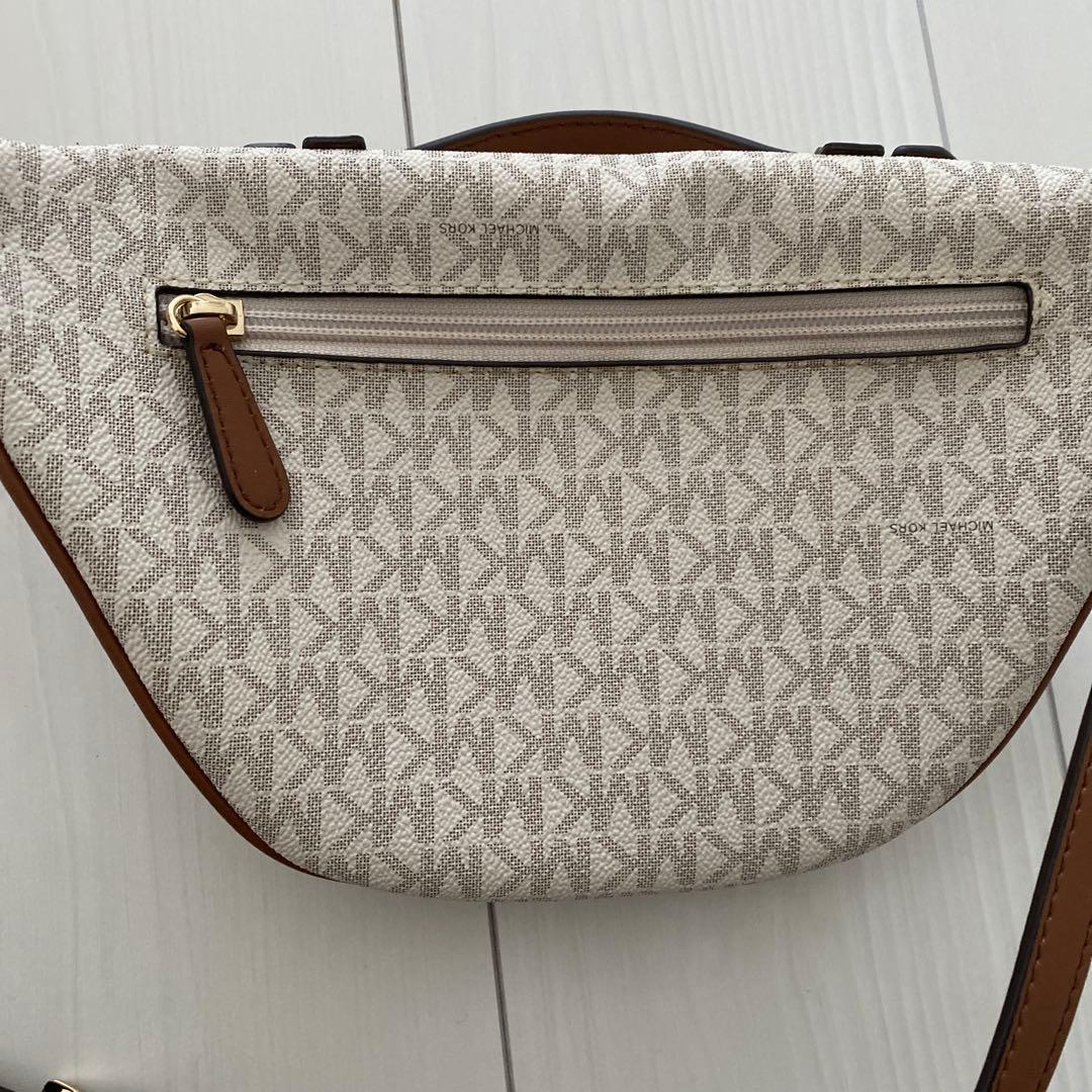 MICHAEL KORS ロゴ入りボディバッグ