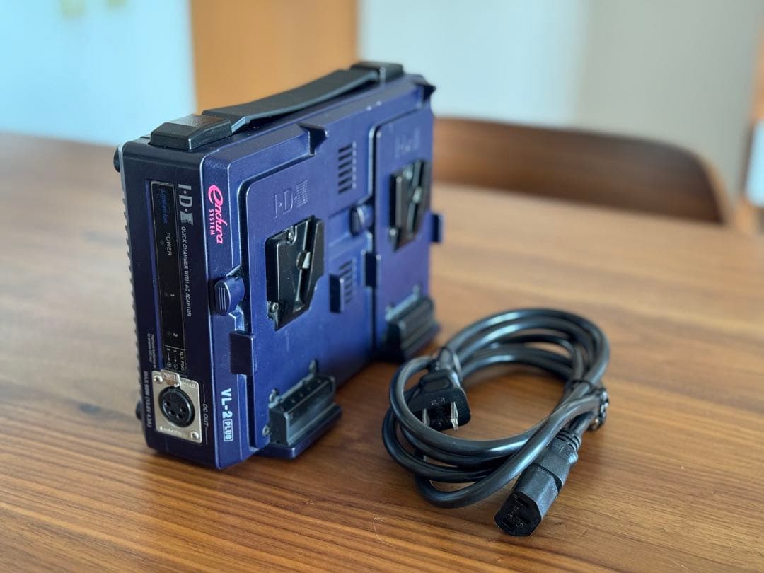 VL-2 PLUS Vマウントバッテリーチャージャー