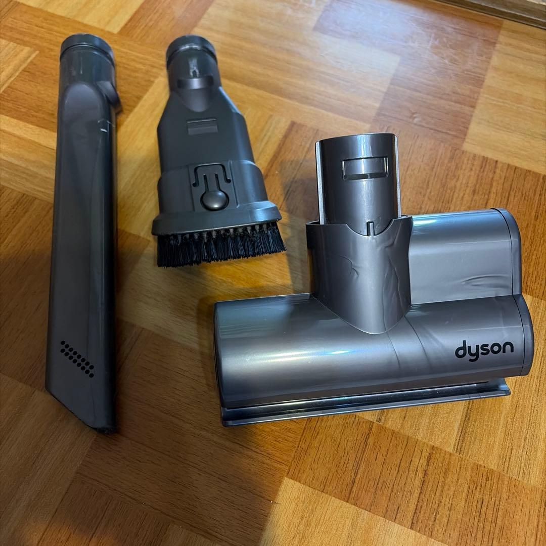 花 dyson スティッククリーナー青/赤　ヘッド部分