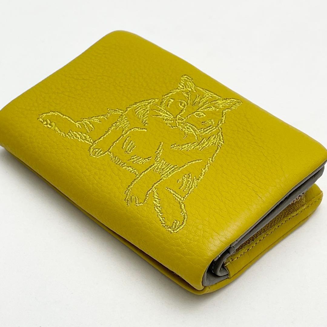 【極美品】ear PAPILLONNER イアパピヨネ 折り財布 ねこ 刺繍