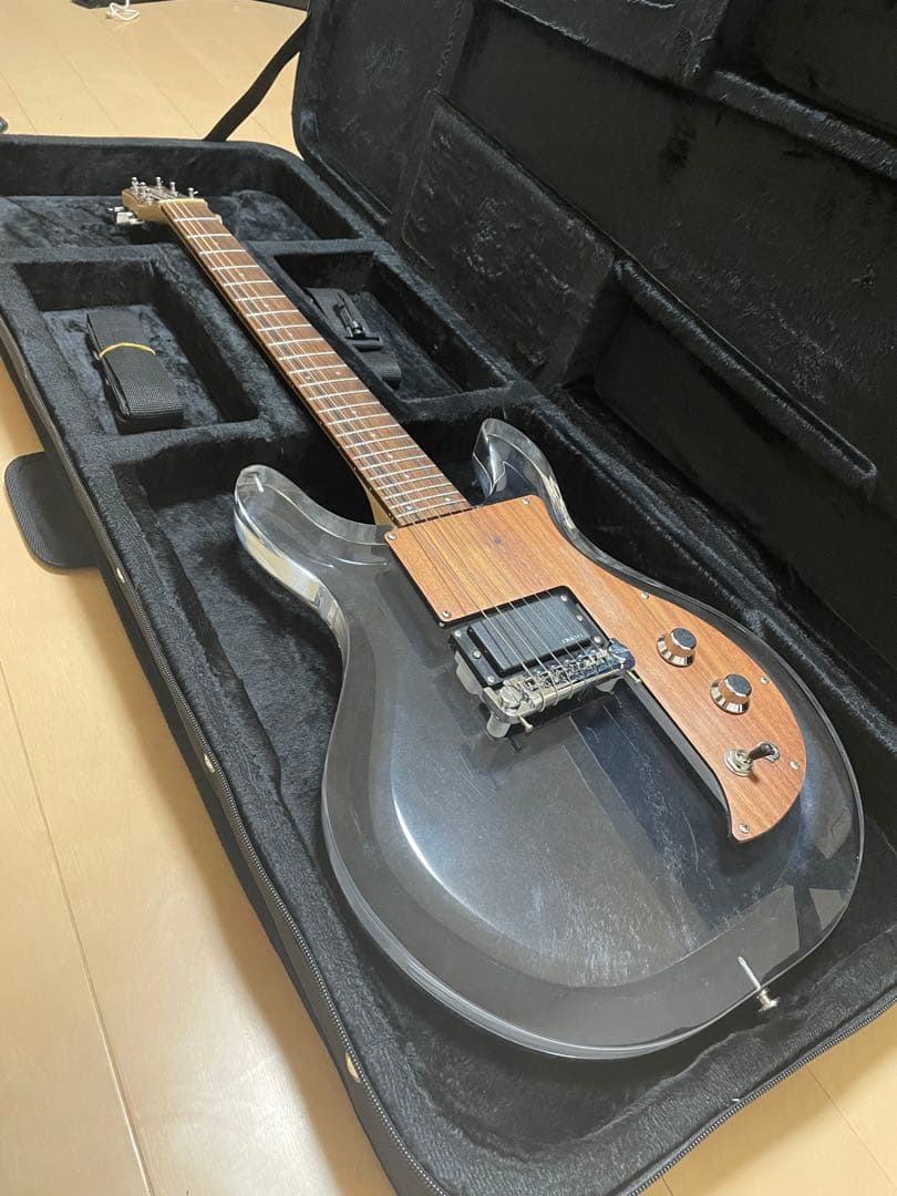 透明クリスタルギター　汎用セミハードケース付き