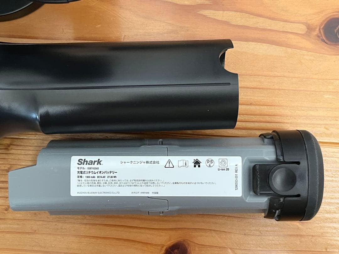 シャーク充電式ハンディクリーナー（新品フィルター付き）