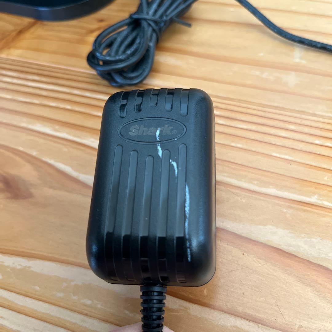 シャーク充電式ハンディクリーナー（新品フィルター付き）