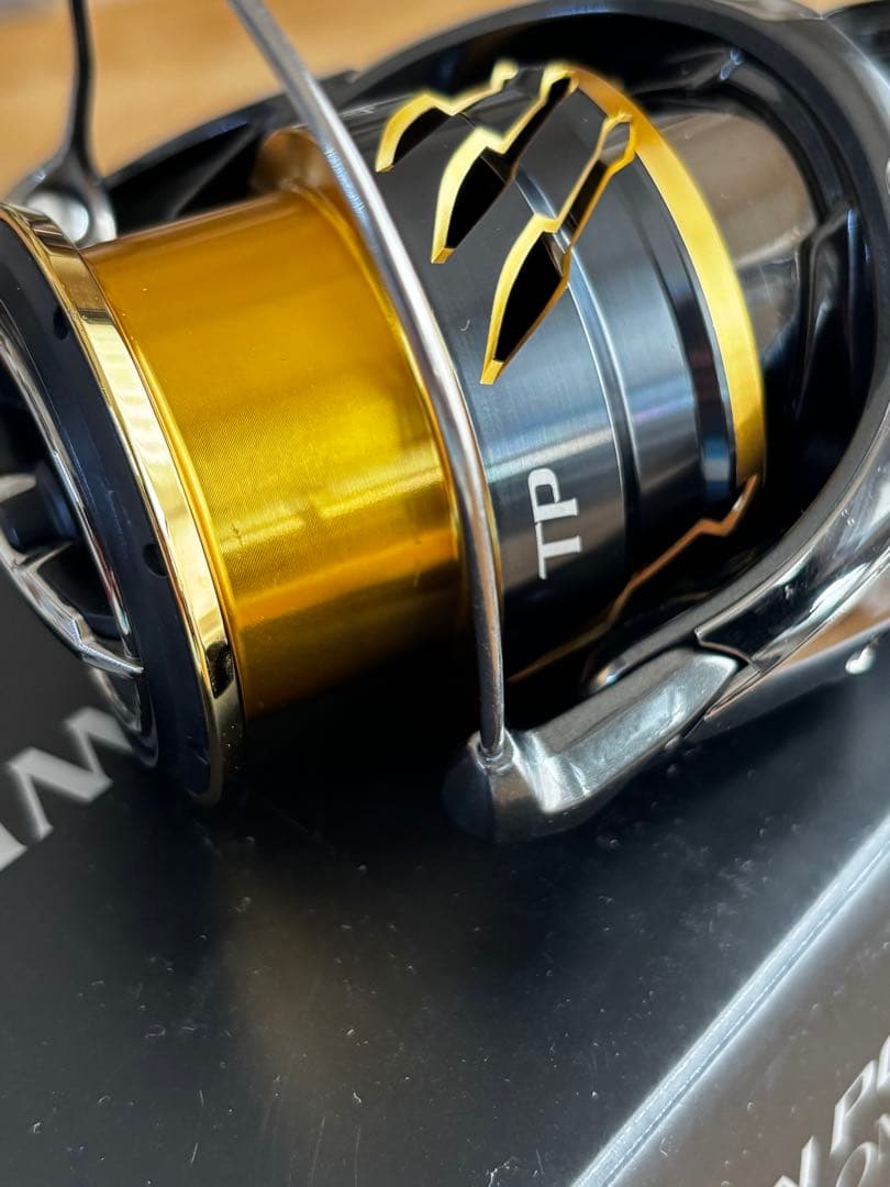 シマノ 20ツインパワー 4000MHG SHIMANO TWIN POWER