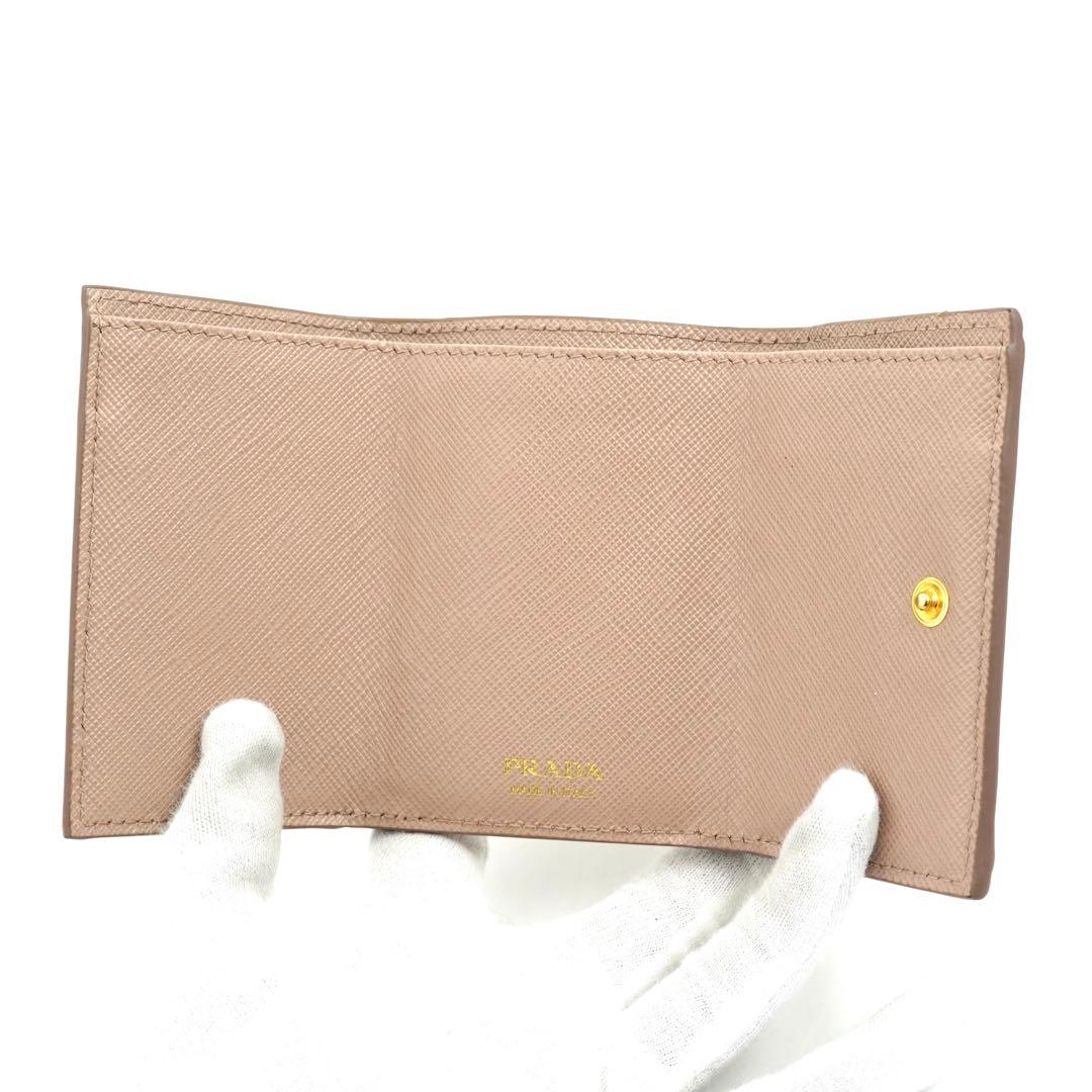 ✨未使用展示品・箱保証書付き✨　PRADA ミニ財布　サフィアーノレザー　レター