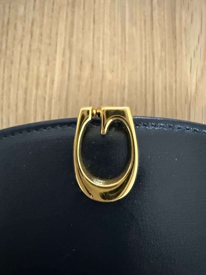 GUCCI ハーフムーン折り財布