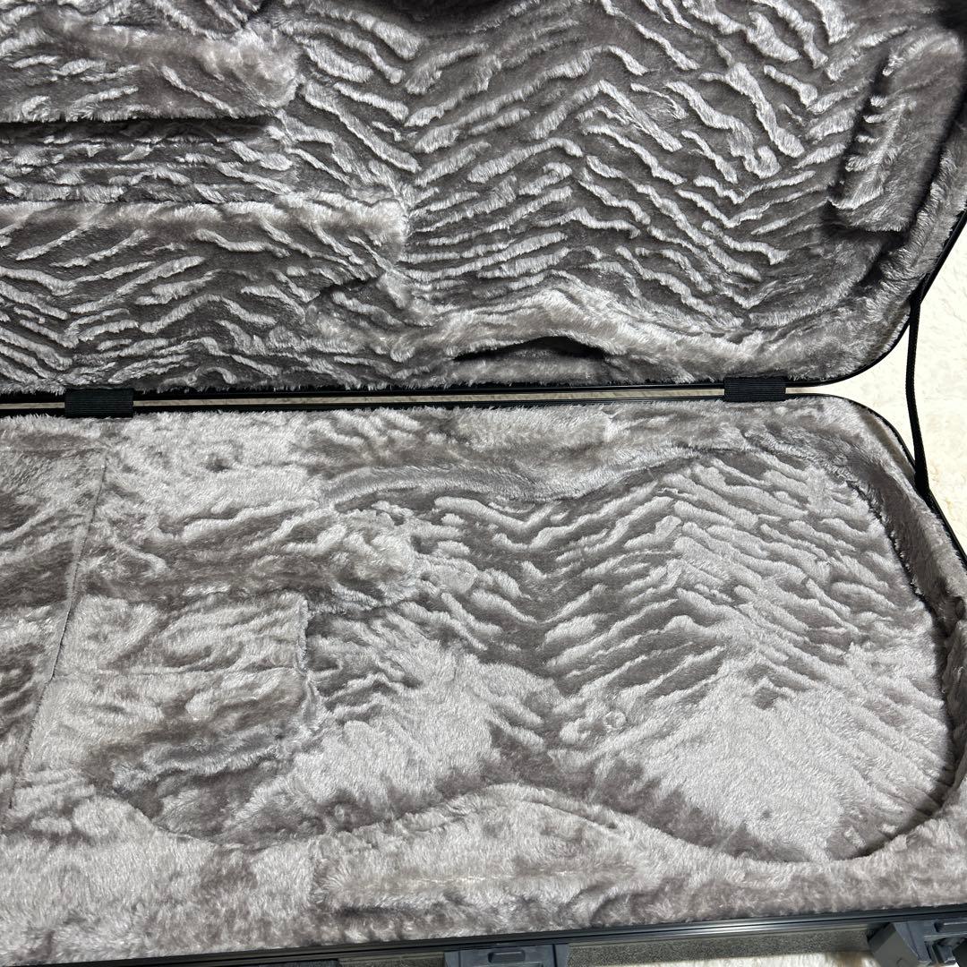ベース FENDER DELUXE MOLDED CASE ELECTRIC BASS