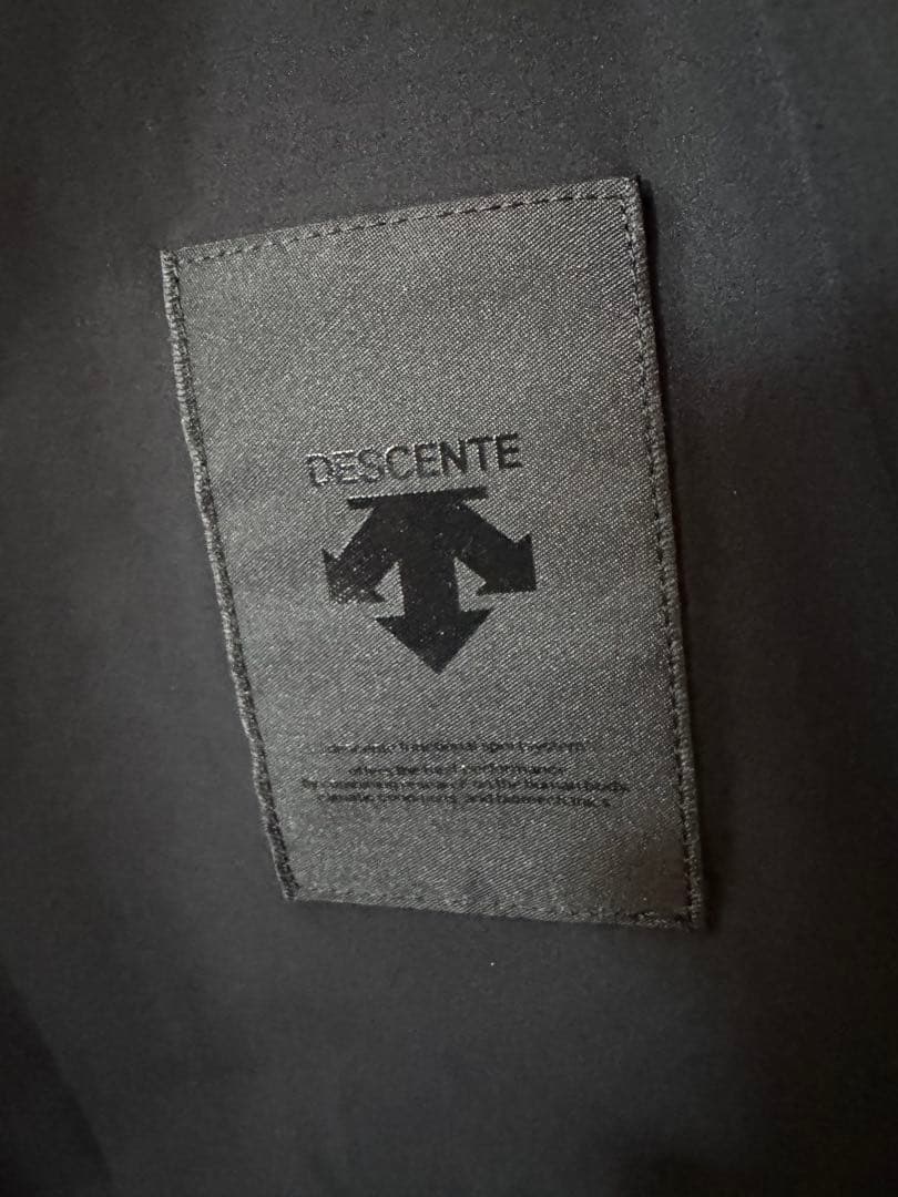 希少　美品　DESCENTE 高機能PACKABLE JACKET BLACK