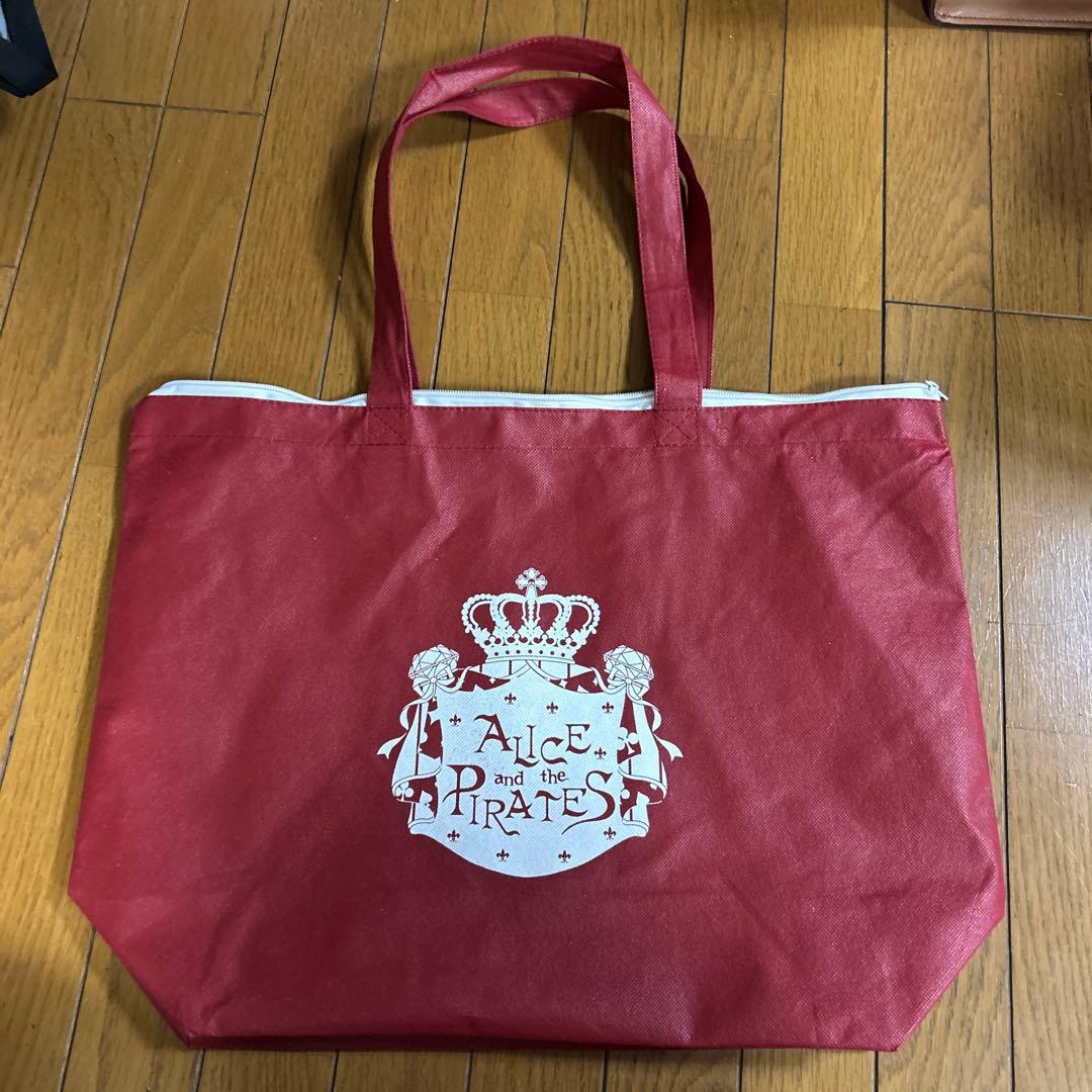 ベイビーザシャインブライトの赤いひざ丈ワンピース
