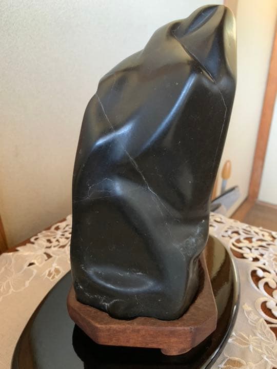 御影石　黒石の置物。