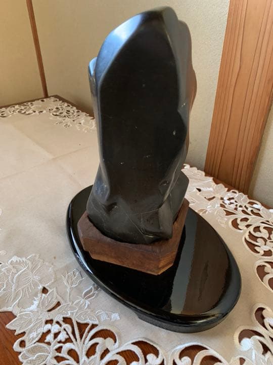 御影石　黒石の置物。