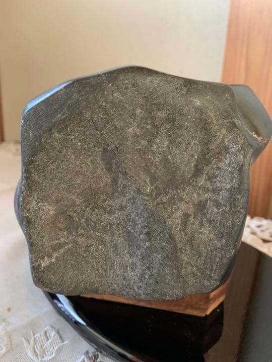 御影石　黒石の置物。