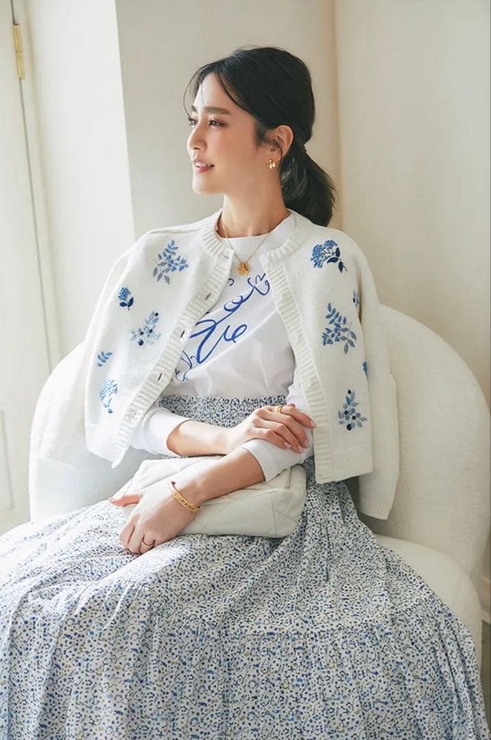 SEVEN TEN フラワー手刺繍カーディガン 白×青 完売