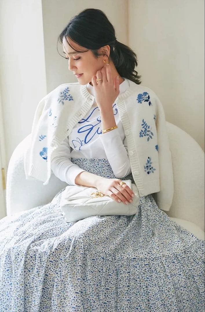 SEVEN TEN フラワー手刺繍カーディガン 白×青 完売