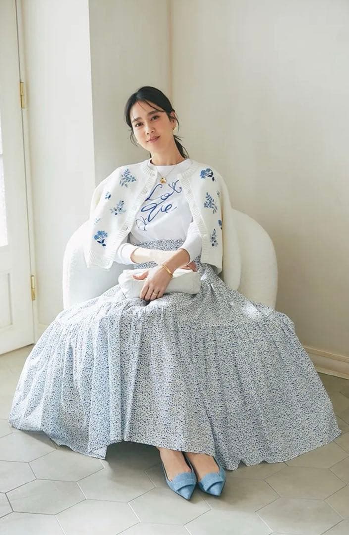 SEVEN TEN フラワー手刺繍カーディガン 白×青 完売