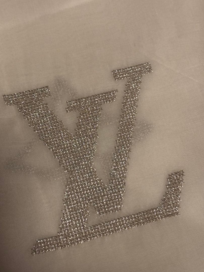 Louis Vuitton シルクストール クリーム色