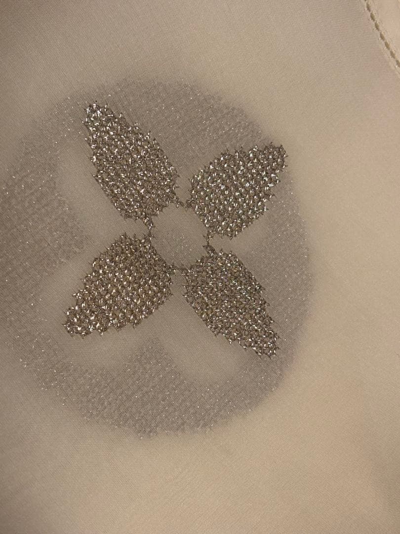 Louis Vuitton シルクストール クリーム色
