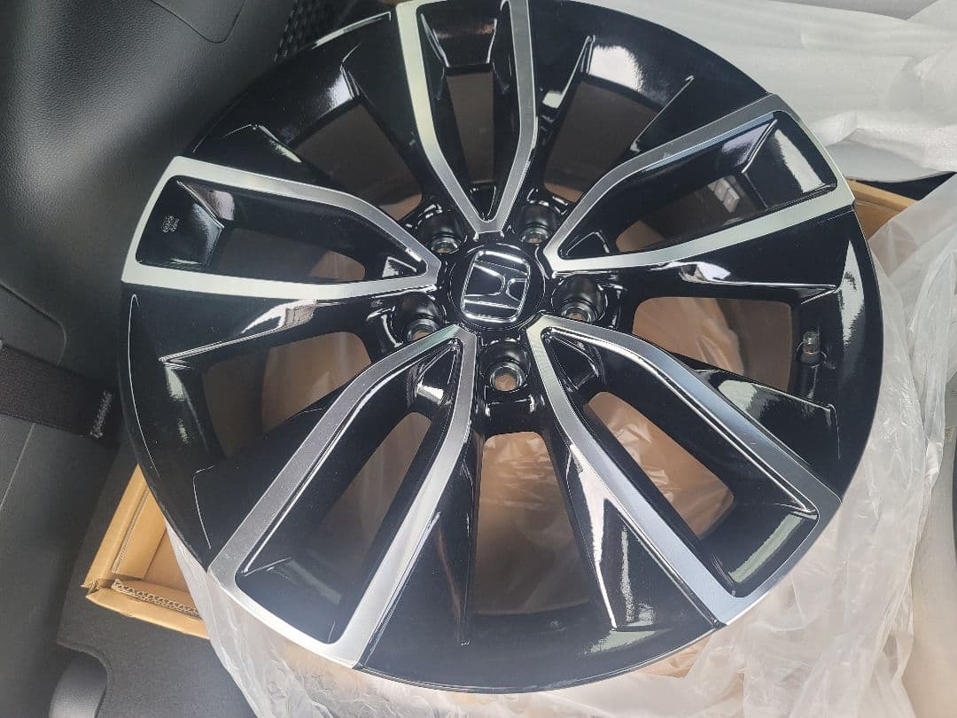 新車外し　ホンダ　新型ヴェゼル　純正ホイール　4本　18インチ
