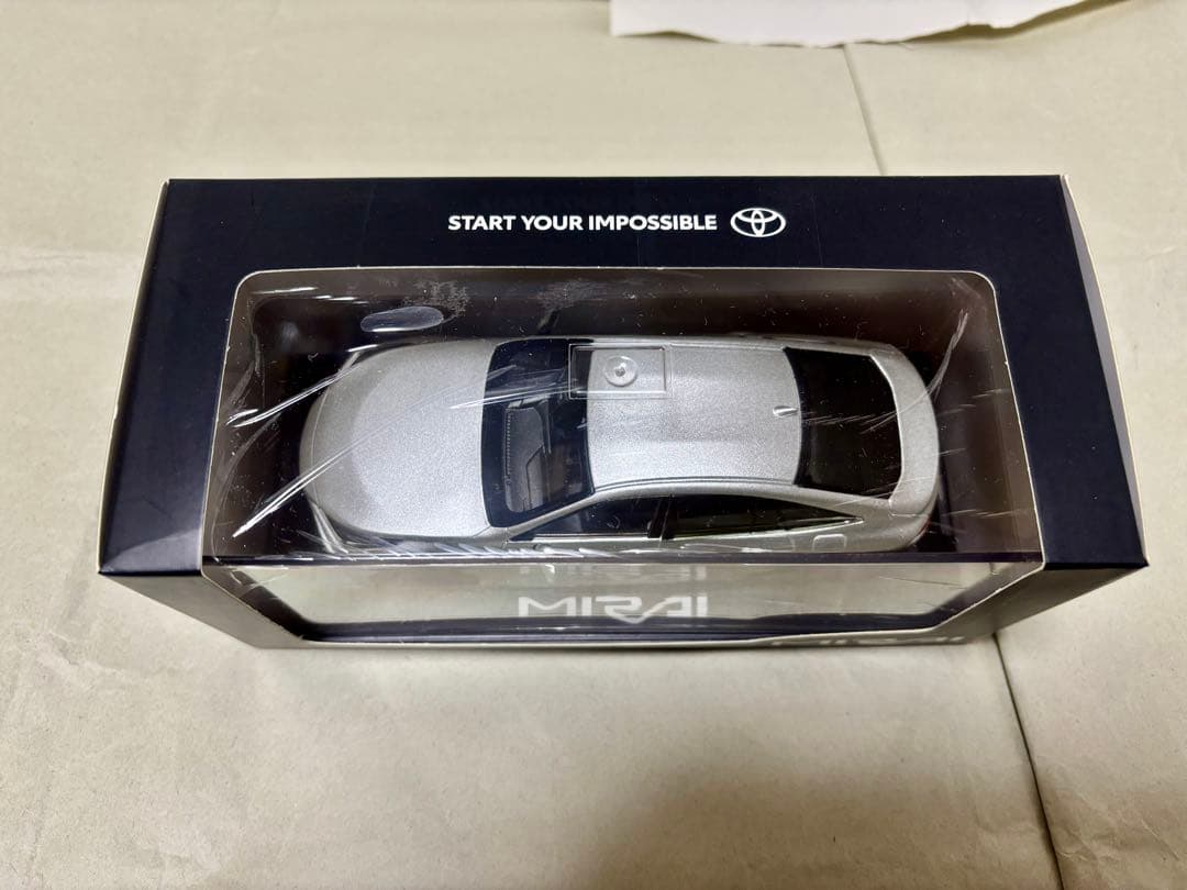 MIRAI　ミニカー　プレシャスシルバー　ケース付き　シュリンク無し