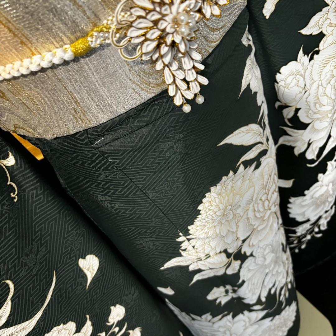 【深緑色】新品　未仕立て　大柄　地紋　金駒刺繍　逸品　振袖　フルセット 振り袖