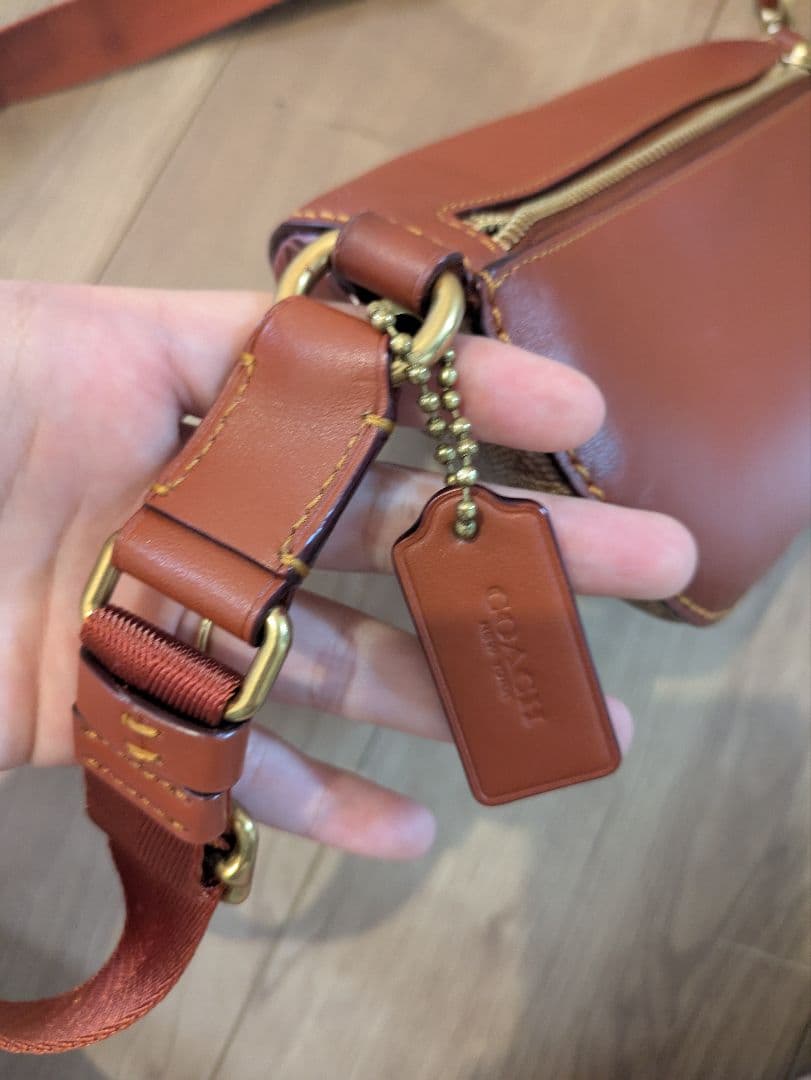 COACH ボディバッグ ベージュ/レッド