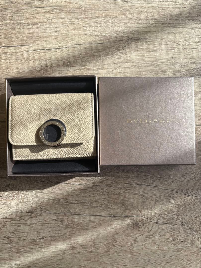 新品未使用・付属品完備】BVLGARI 三つ折り財布 箱・ギャランティ付き